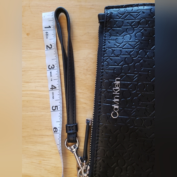 Calvin Klein wrist bag - Picture 4 of 6